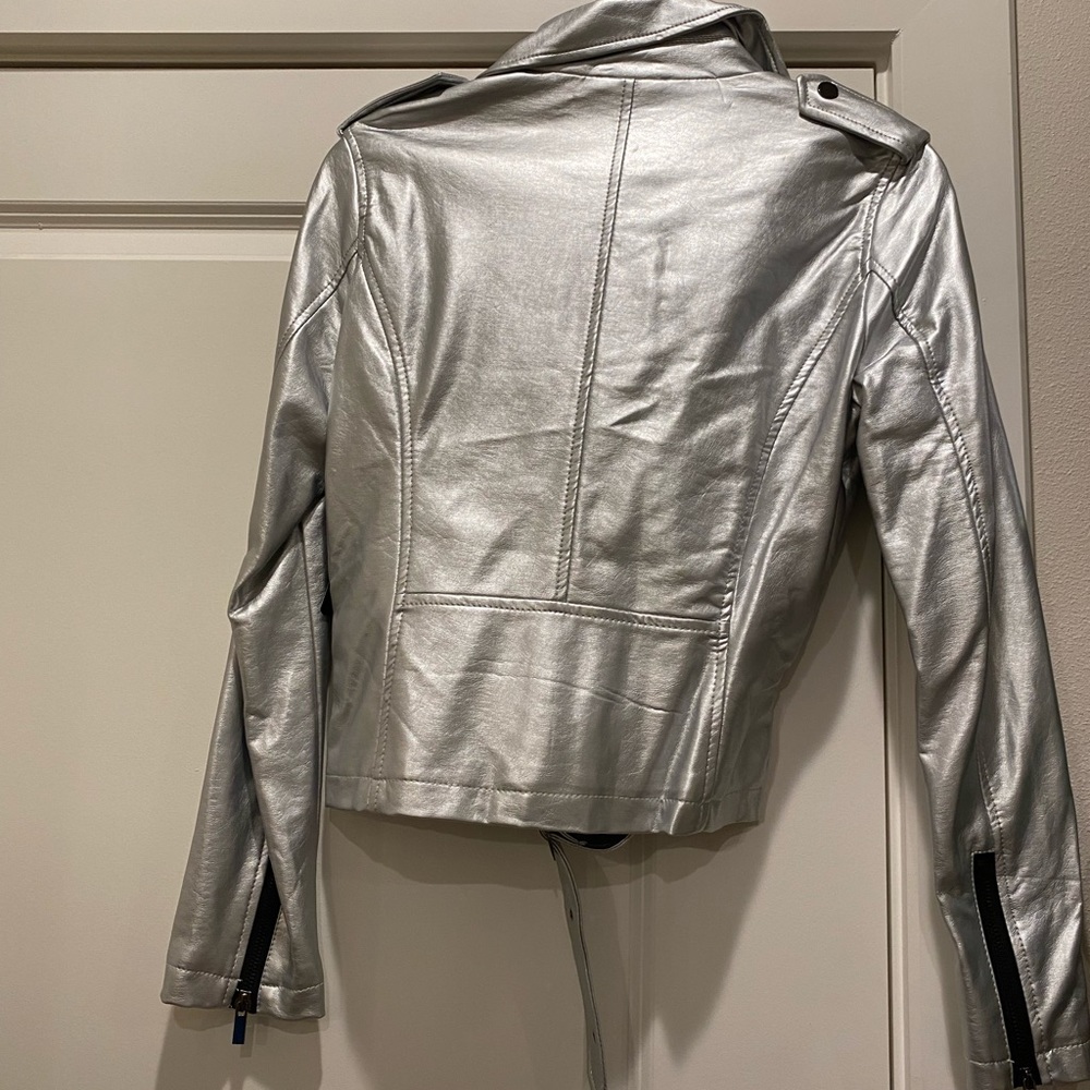 BEBE MOTORCYCLE JACKET SILVER NWT Vegan Faux Leather size-S - Picture 8 of 9